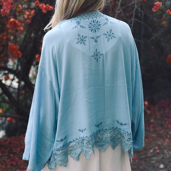 *LAST ONE*  Periwinkle Blue Embroidery Kimono - Picture 5 of 7